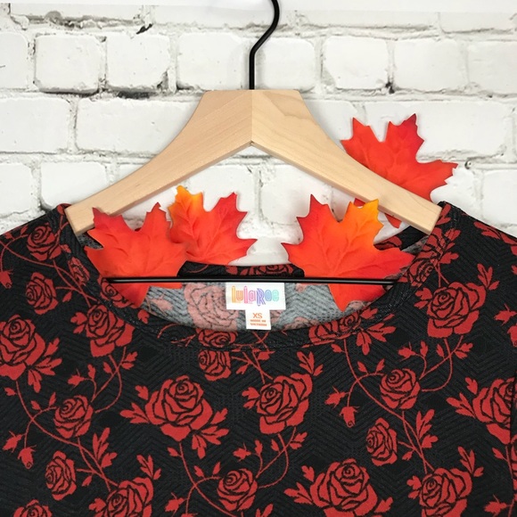 LuLaRoe Carly Gothic Floral Red Roses Black - Picture 4 of 7